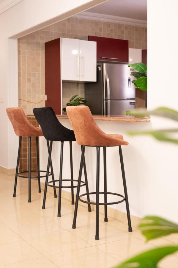 Distinct & Decent 2 Bdr Apt Steps From Nightlife And Airport Cairo Exterior foto